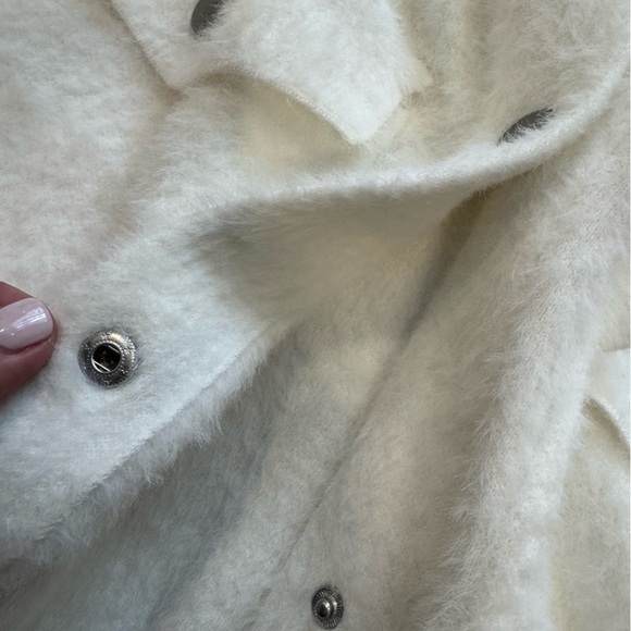 Rachel Zoe White Fuzzy Cardigan- super COZY! Wear as a shirt or jacket!zoom in👀 - Picture 6 of 9
